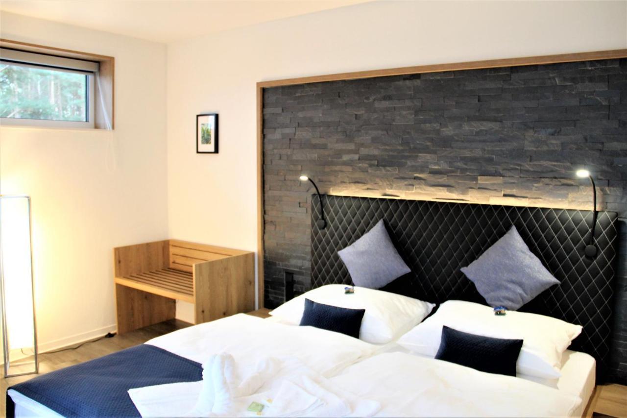 Art & Galerie Hotel Lenz Plauer See Fuenfseen エクステリア 写真