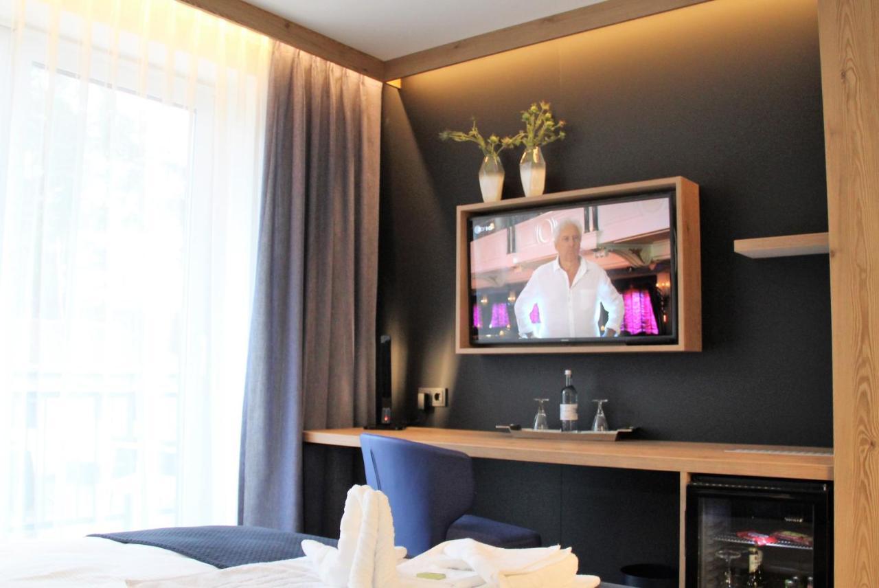 Art & Galerie Hotel Lenz Plauer See Fuenfseen エクステリア 写真