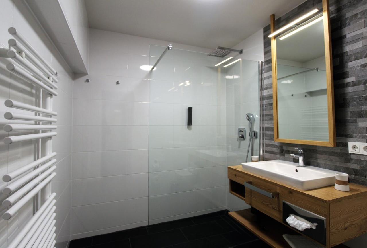 Art & Galerie Hotel Lenz Plauer See Fuenfseen エクステリア 写真